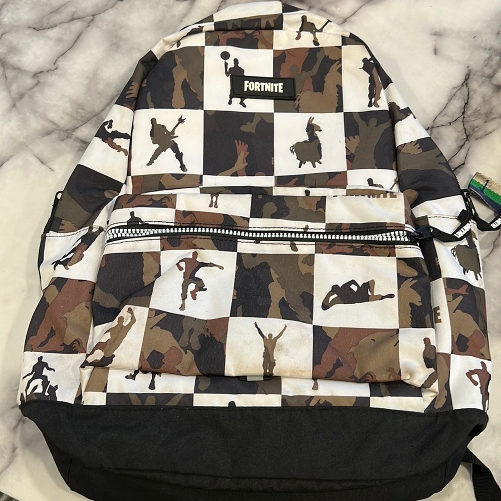 FORTNITE large backpack front pocket zipper green white black camouflage